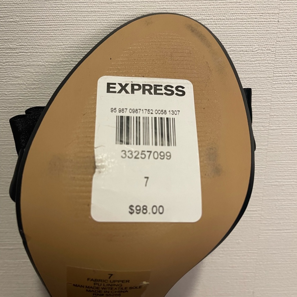 Express Shoes - Picture 2 of 4